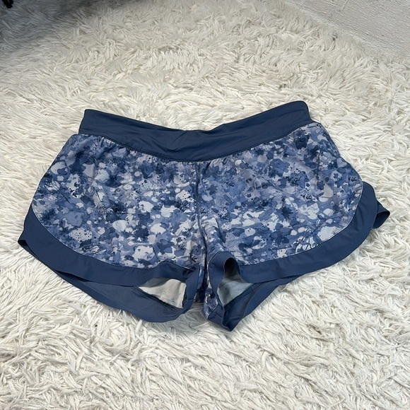 Lululemon Calm Tides Run Short *Esca Dappled Blossom / Ink Blue - Picture 1 of 5